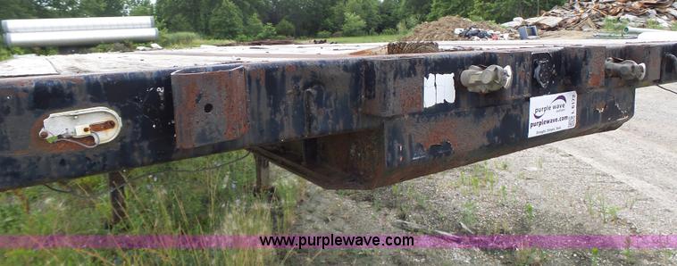 image for item L6172 1984 Dorsey flatbed trailer