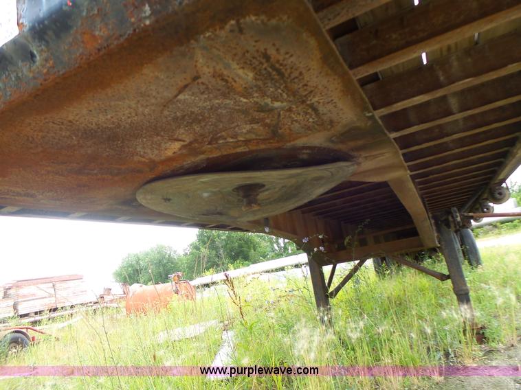 image for item L6172 1984 Dorsey flatbed trailer