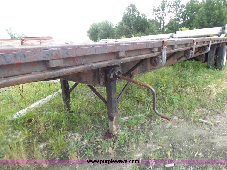 image for item L6172 1984 Dorsey flatbed trailer