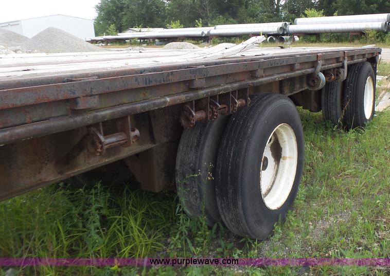 image for item L6172 1984 Dorsey flatbed trailer