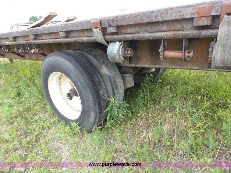 image for item L6172 1984 Dorsey flatbed trailer
