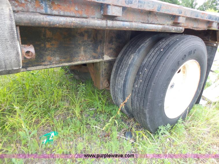 image for item L6172 1984 Dorsey flatbed trailer
