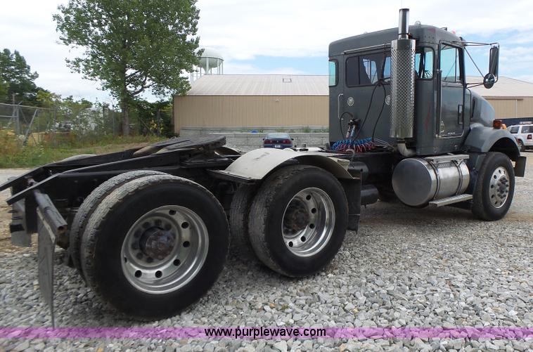 image for item L6177 1992 Kenworth T400 semi truck