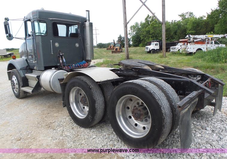 image for item L6177 1992 Kenworth T400 semi truck