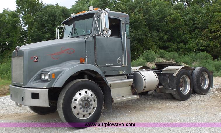 image for item L6177 1992 Kenworth T400 semi truck
