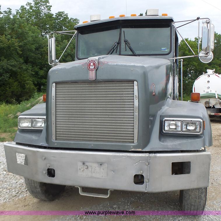 image for item L6177 1992 Kenworth T400 semi truck