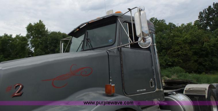 image for item L6177 1992 Kenworth T400 semi truck