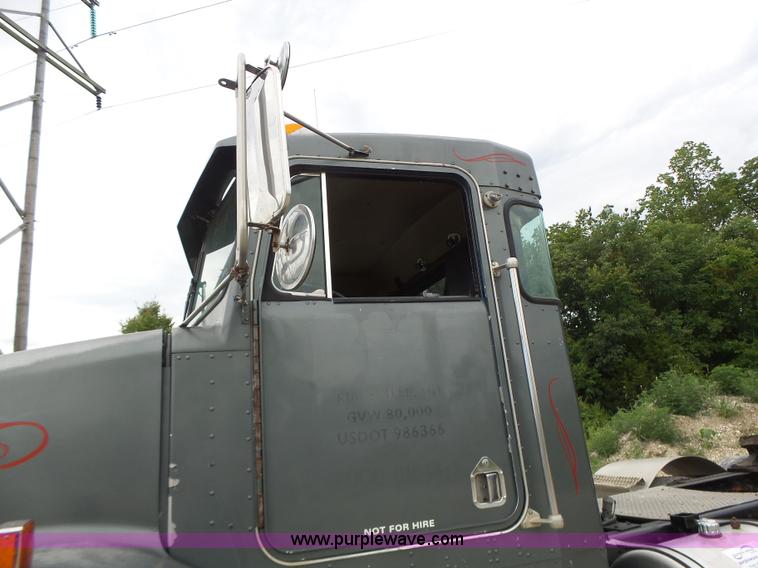 image for item L6177 1992 Kenworth T400 semi truck