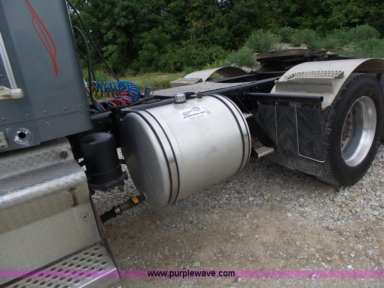 image for item L6177 1992 Kenworth T400 semi truck