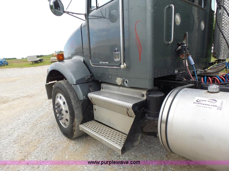 image for item L6177 1992 Kenworth T400 semi truck