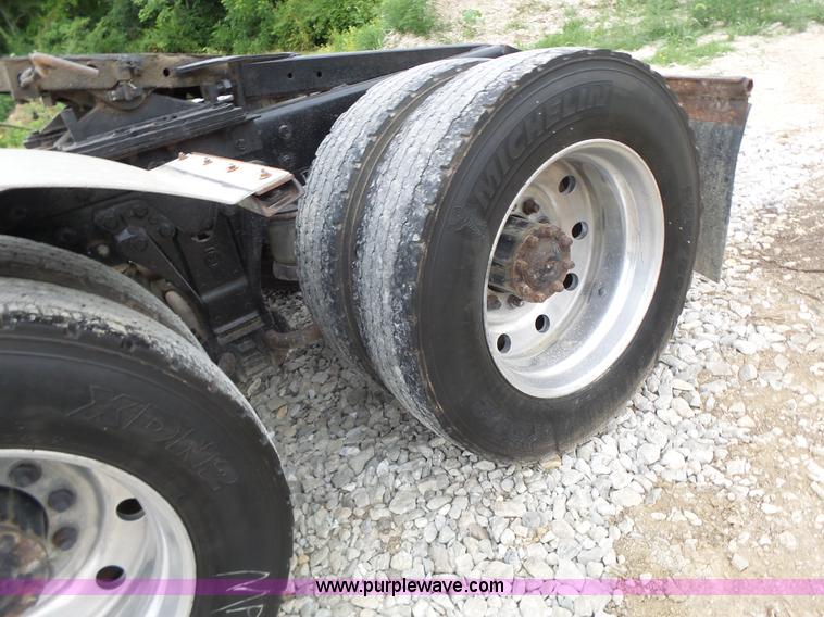 image for item L6177 1992 Kenworth T400 semi truck