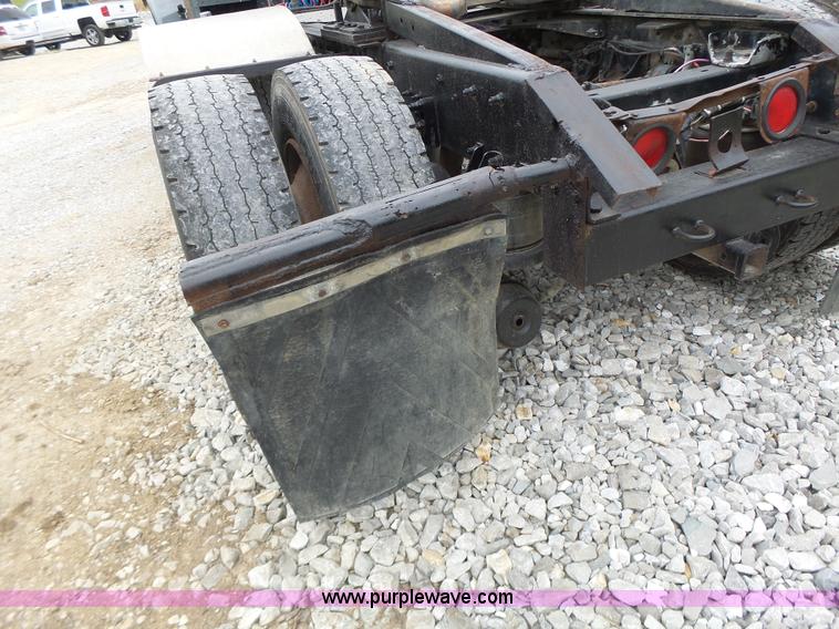 image for item L6177 1992 Kenworth T400 semi truck