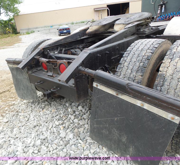 image for item L6177 1992 Kenworth T400 semi truck