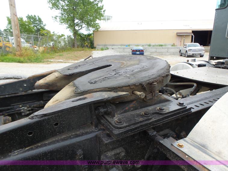 image for item L6177 1992 Kenworth T400 semi truck