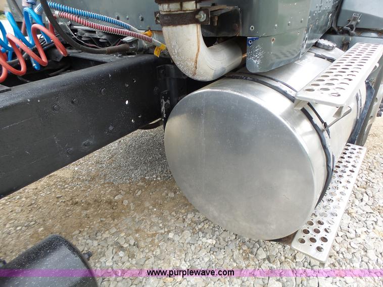 image for item L6177 1992 Kenworth T400 semi truck