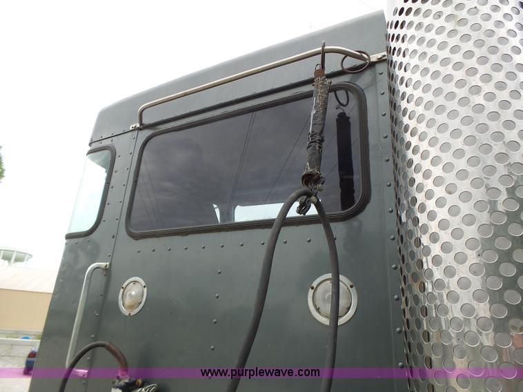 image for item L6177 1992 Kenworth T400 semi truck