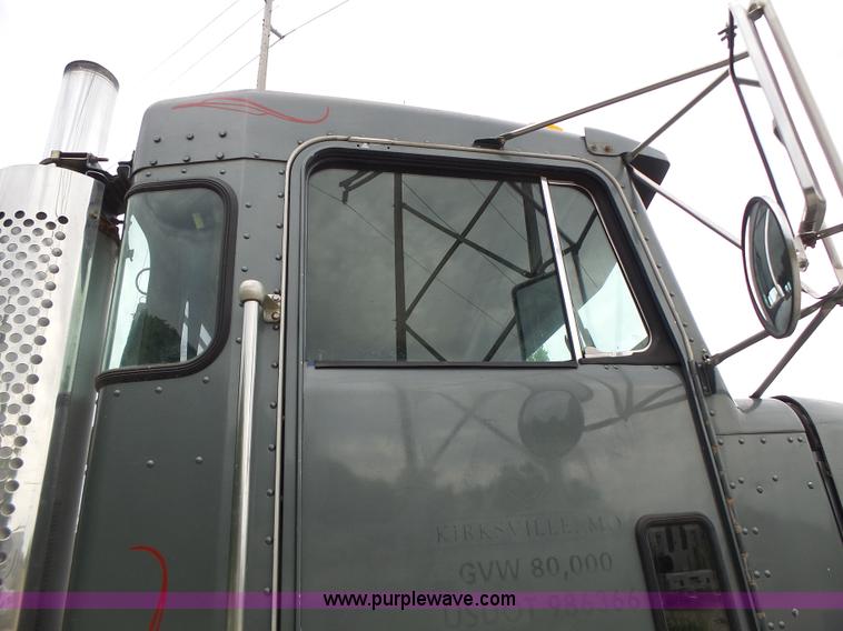 image for item L6177 1992 Kenworth T400 semi truck