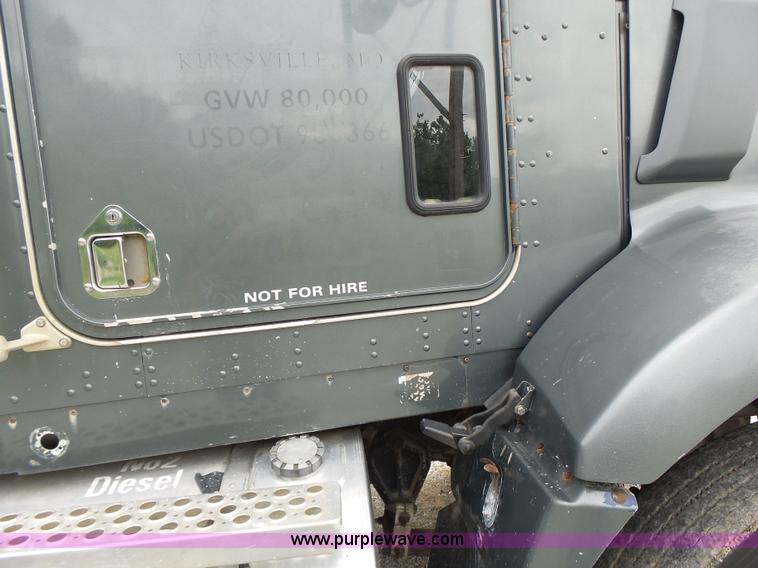 image for item L6177 1992 Kenworth T400 semi truck