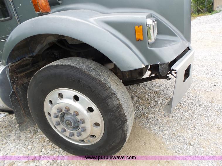 image for item L6177 1992 Kenworth T400 semi truck