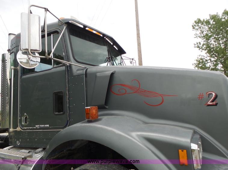 image for item L6177 1992 Kenworth T400 semi truck