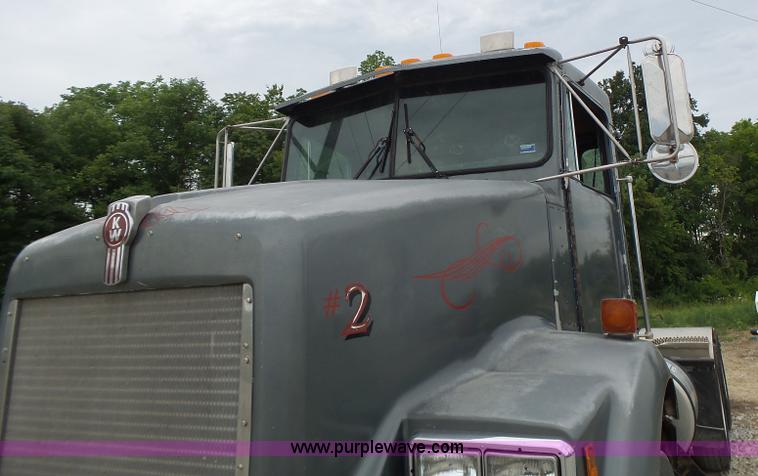 image for item L6177 1992 Kenworth T400 semi truck