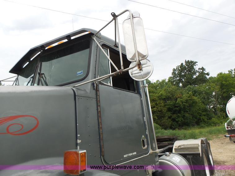 image for item L6177 1992 Kenworth T400 semi truck