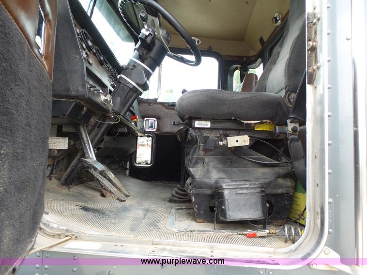 image for item L6177 1992 Kenworth T400 semi truck