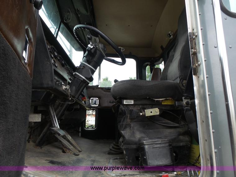 image for item L6177 1992 Kenworth T400 semi truck