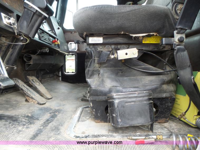 image for item L6177 1992 Kenworth T400 semi truck