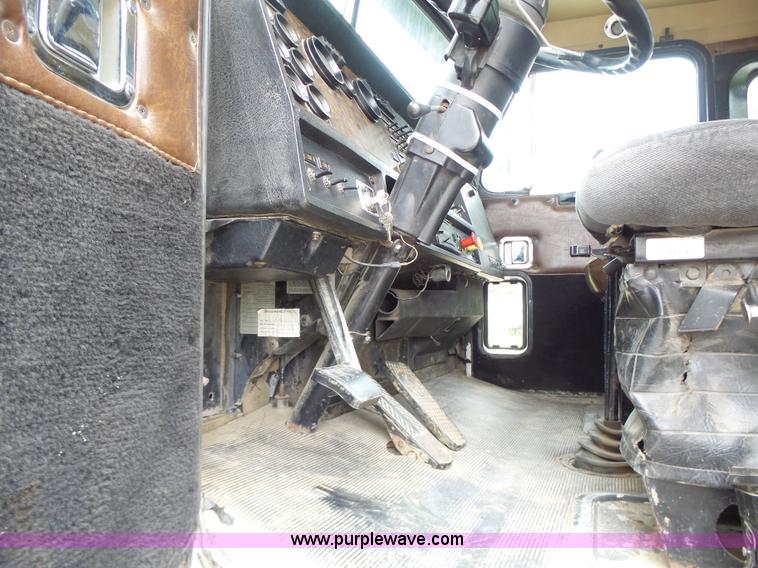 image for item L6177 1992 Kenworth T400 semi truck