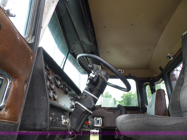 image for item L6177 1992 Kenworth T400 semi truck