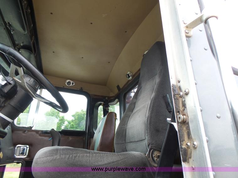 image for item L6177 1992 Kenworth T400 semi truck