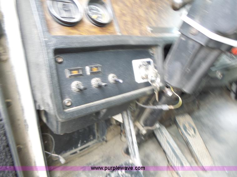 image for item L6177 1992 Kenworth T400 semi truck