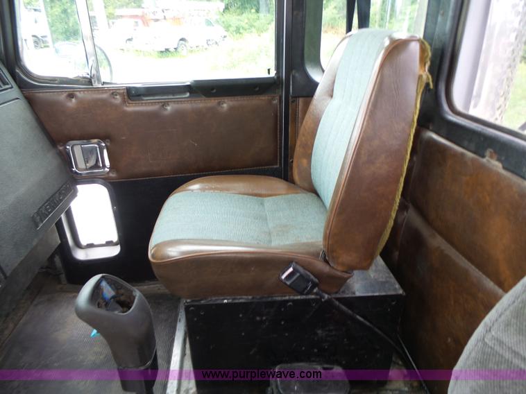 image for item L6177 1992 Kenworth T400 semi truck