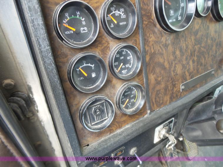 image for item L6177 1992 Kenworth T400 semi truck