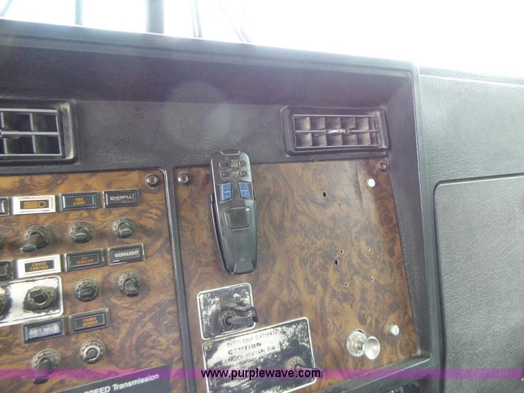 image for item L6177 1992 Kenworth T400 semi truck