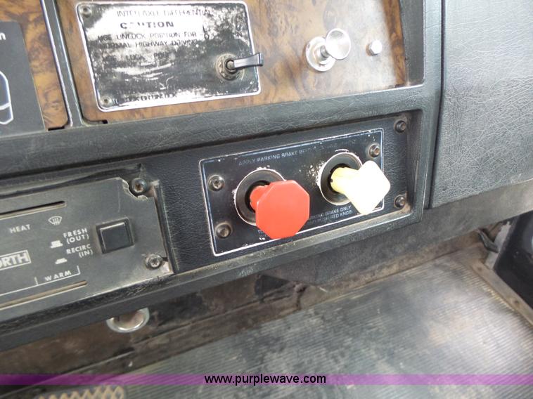 image for item L6177 1992 Kenworth T400 semi truck