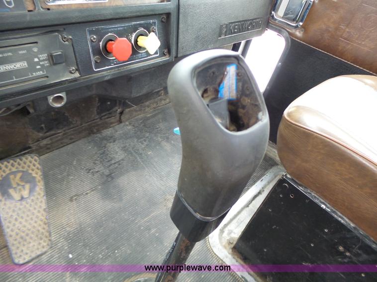 image for item L6177 1992 Kenworth T400 semi truck