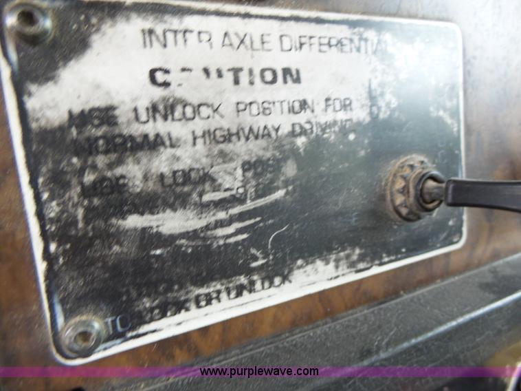 image for item L6177 1992 Kenworth T400 semi truck