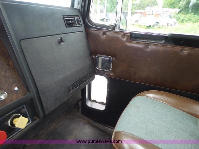 image for item L6177 1992 Kenworth T400 semi truck