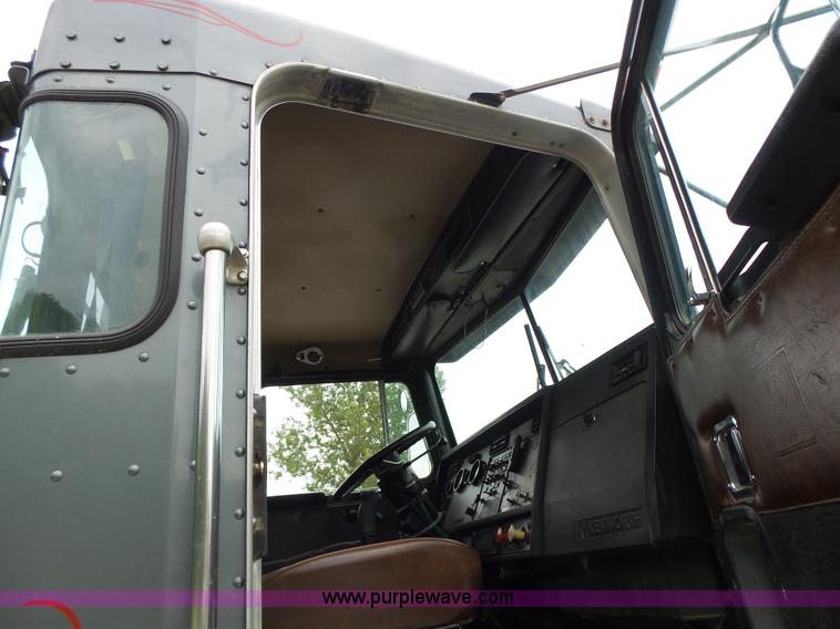 image for item L6177 1992 Kenworth T400 semi truck