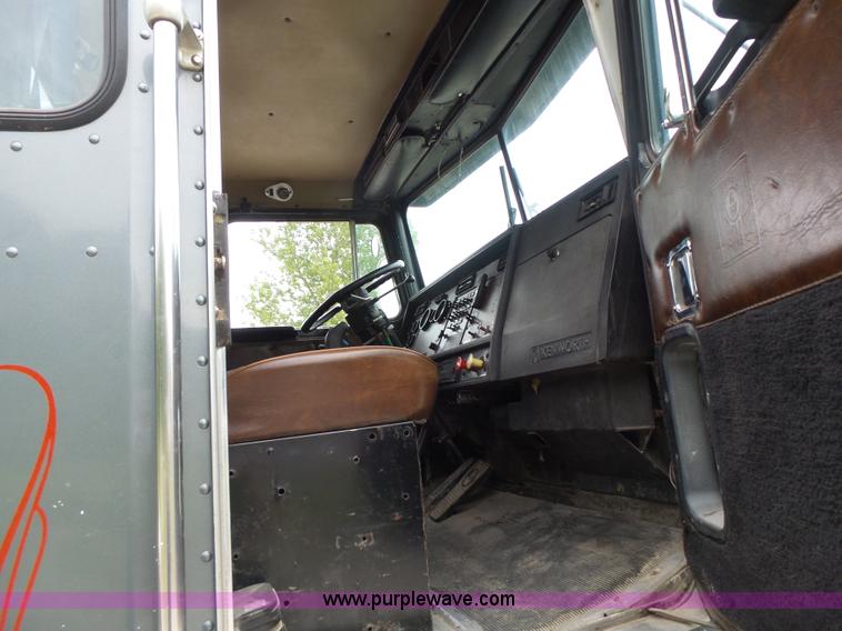 image for item L6177 1992 Kenworth T400 semi truck
