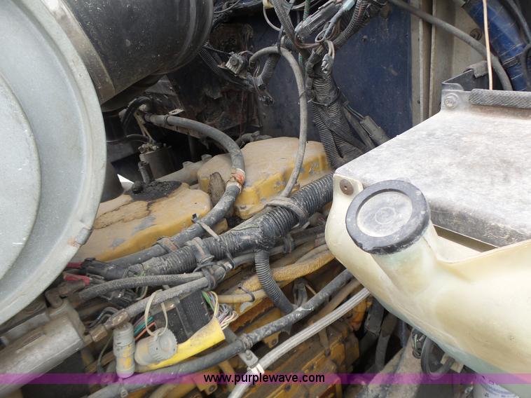 image for item L6177 1992 Kenworth T400 semi truck