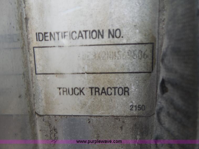 image for item L6177 1992 Kenworth T400 semi truck