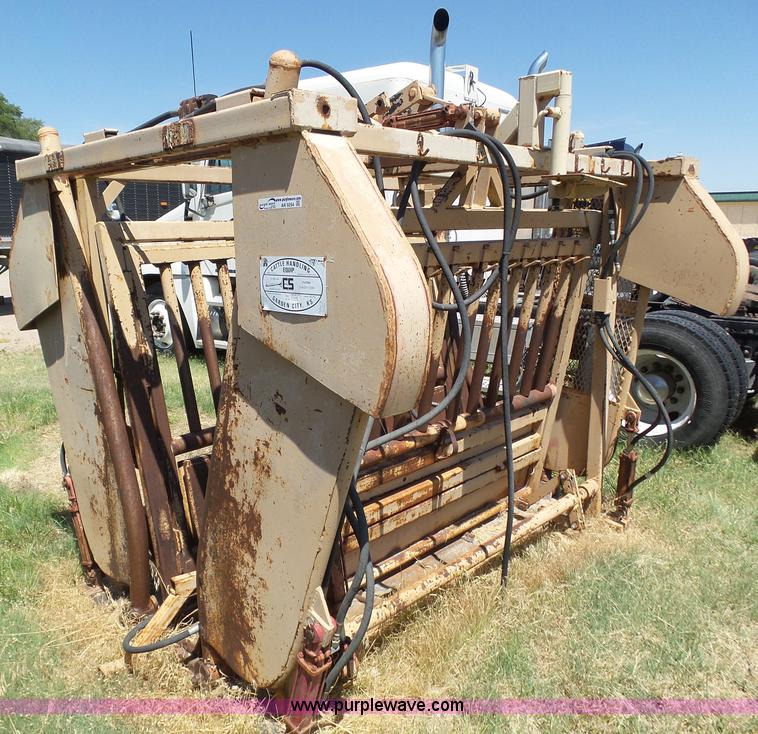 image for item AR9254 CS 9220B cattle chute