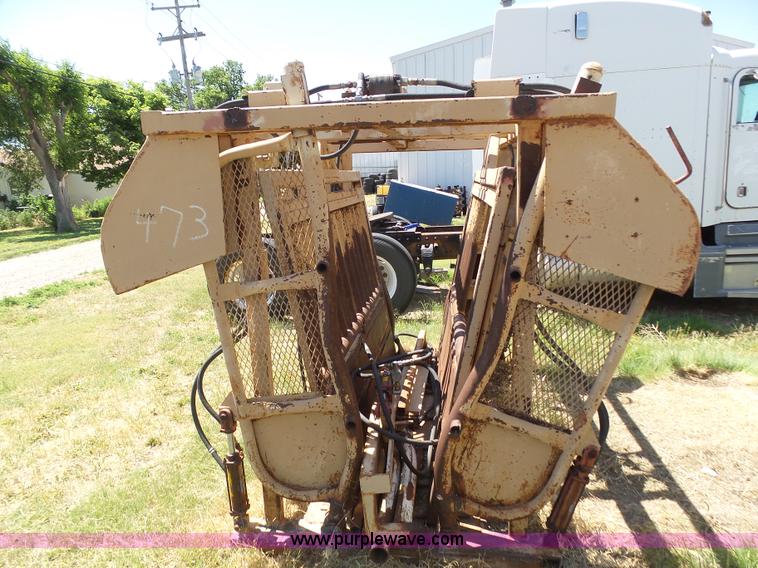 image for item AR9254 CS 9220B cattle chute