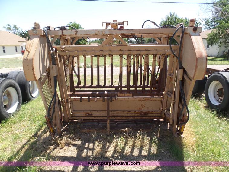 image for item AR9254 CS 9220B cattle chute