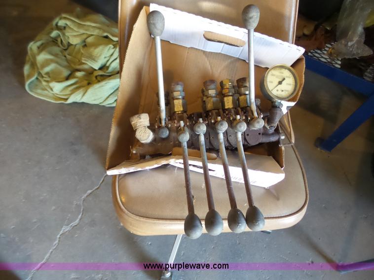 image for item AR9254 CS 9220B cattle chute