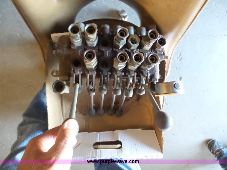 image for item AR9254 CS 9220B cattle chute