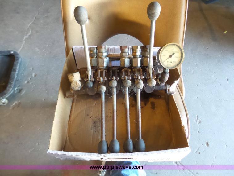 image for item AR9254 CS 9220B cattle chute